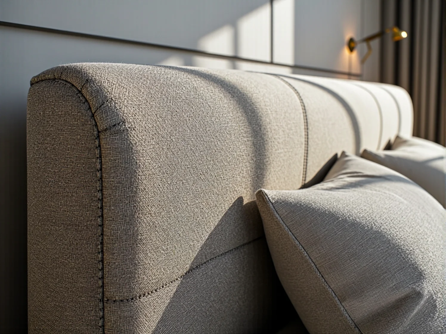 Wygodne łóżko kontynentalne z elektryczną regulacją dla najwyższego komfortu snu.