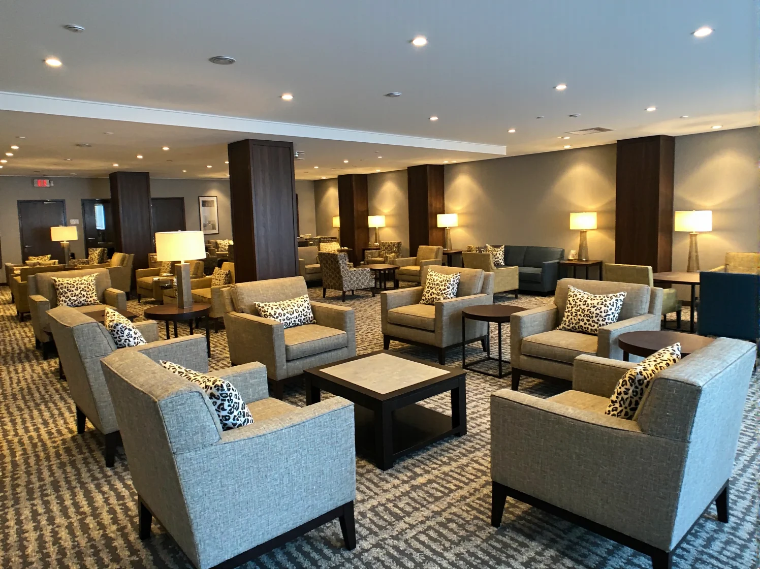 Ranking: Najlepsze fotele do przestrzeni lounge w hotelach – Top 5 Rozwiązań