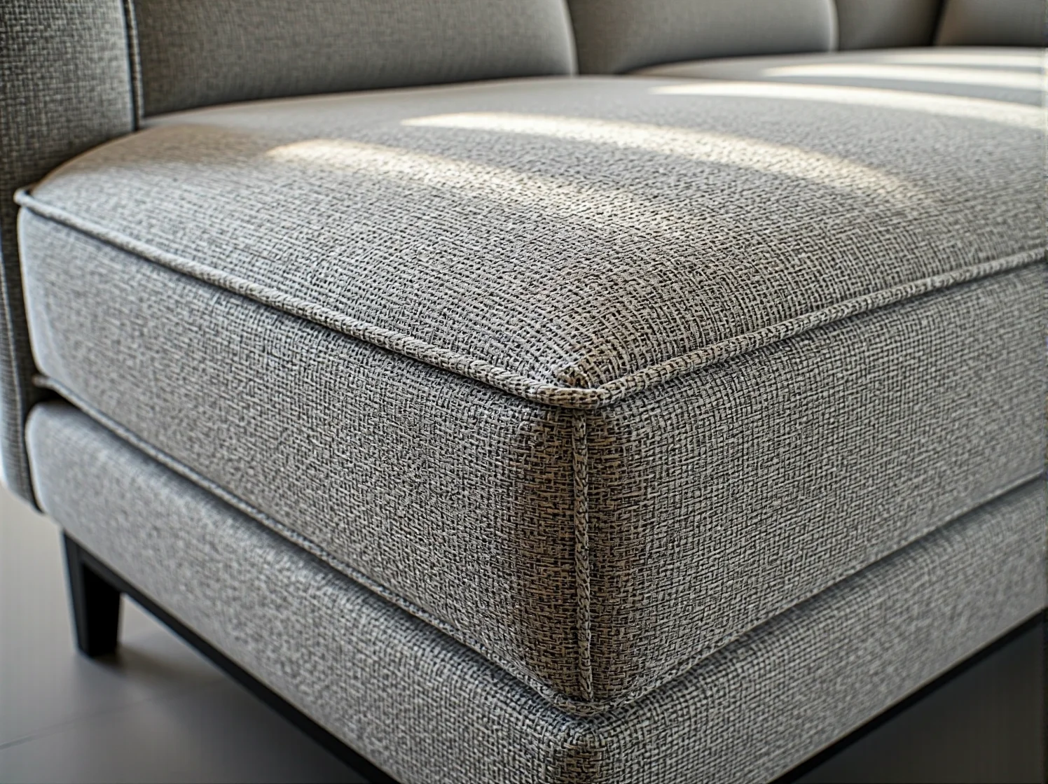 Wytrzymała tkanina rPET z recyklingu butelek na obiciu nowoczesnej sofy eko.